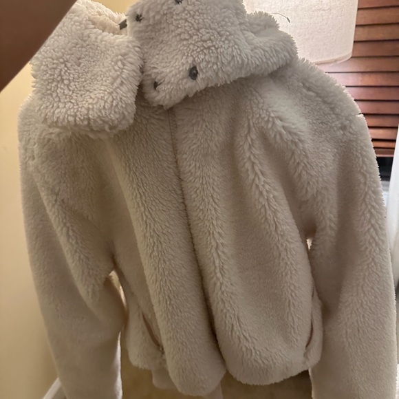 ALO Yoga Cream Sherpa Puffer Jacket - Picture 10 of 10